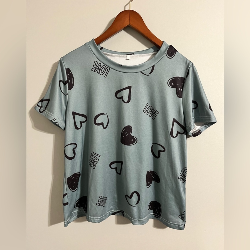 SHEIN Heart and Love Print Tee